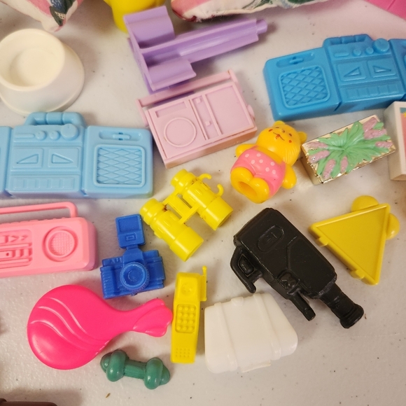 Vintage 1990s Barbie Doll House Accessories Lot Pillows Boombox Phone Dishes 90s - Picture 6 of 11
